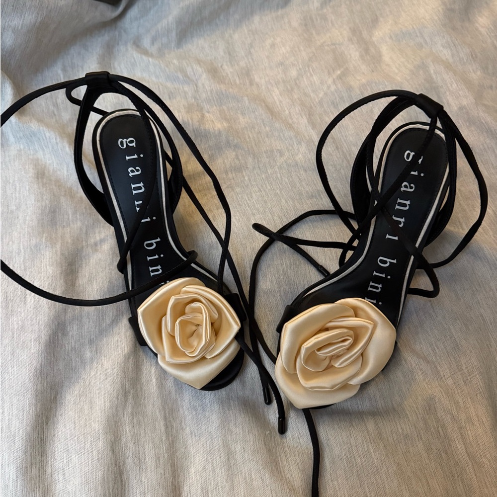 Gianni Bini Black and Cream Floral Heels